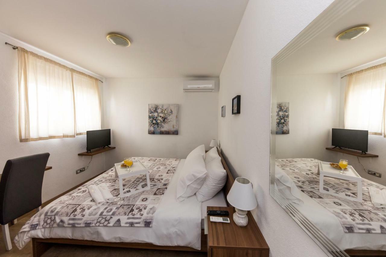 Villa Hedonist Seget Vranjica Exterior foto